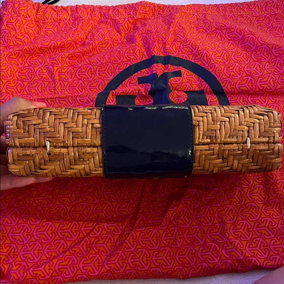 Tory Burch Tan Woven Clutch with Logo - Picture 5 of 6